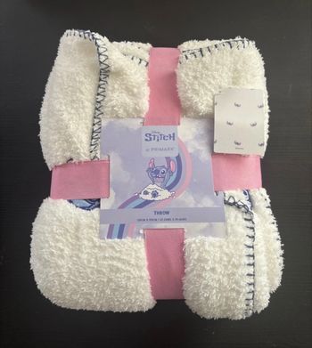 Neuf Couverture plaid blanche brodé Stitch - Disney 