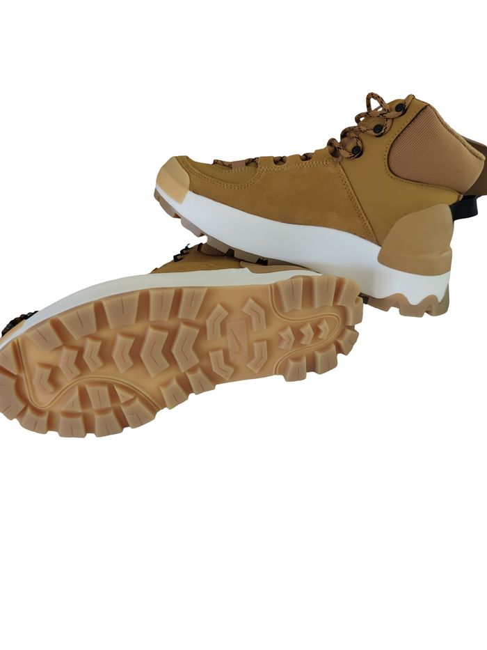 Chaussures Nike femme montantes - photo numéro 1