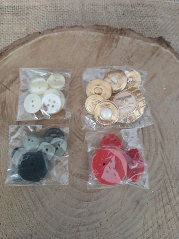 Lot de 4 sachets de boutons