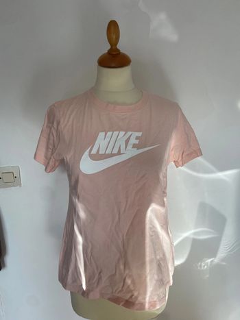 T-shirt manches courtes femme taille M Nike