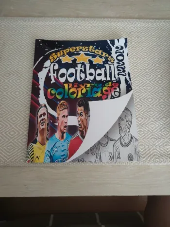 Livre de coloriage superstars foot 2022