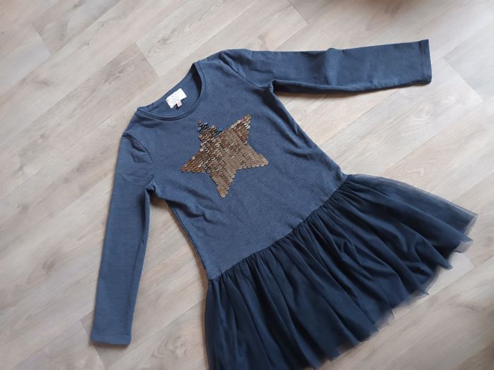 robe bleu  9ans 10 ans avec style sequin presque neuf bas en tulle manches longues
