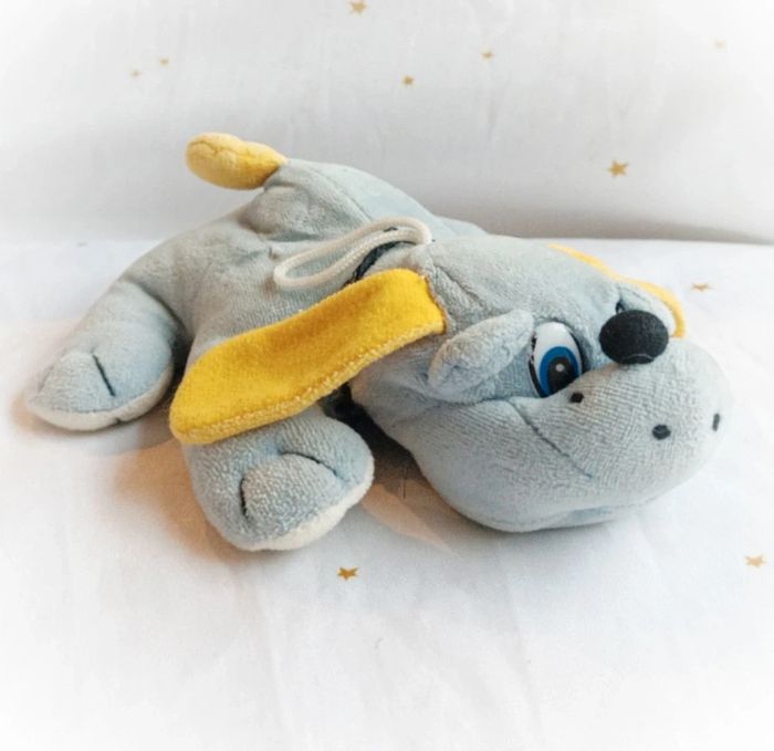 Patouf chien allongé couché sleeping dog peluche plush jaune yellow gipsy pitou puppy pound