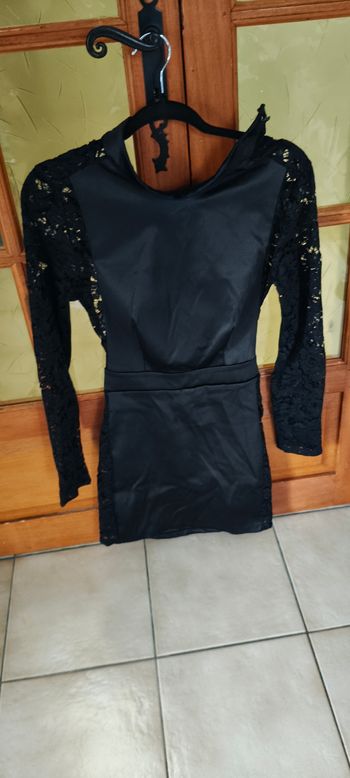 robe noire Glamour | Dos-nu & Manches dentelle