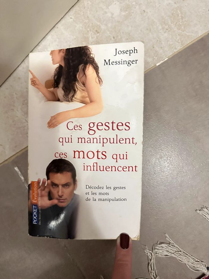 Livre ces gestes qui manipulent