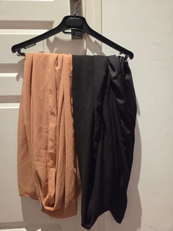 Lot de 2 foulard caramel et noir legerement en transparence