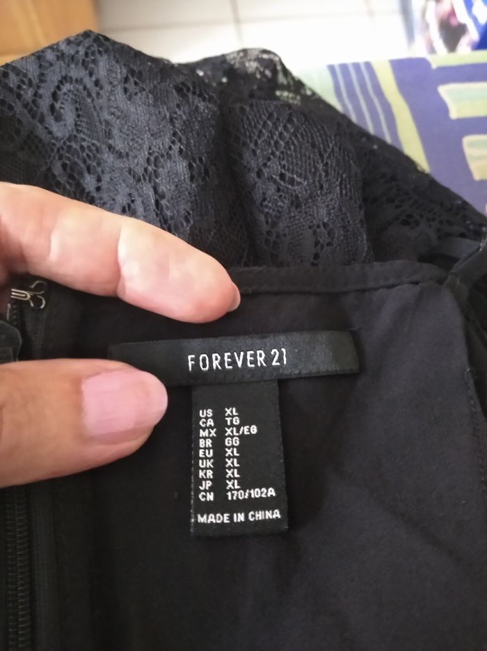 Petite robe noire à bretelles - photo numéro 6