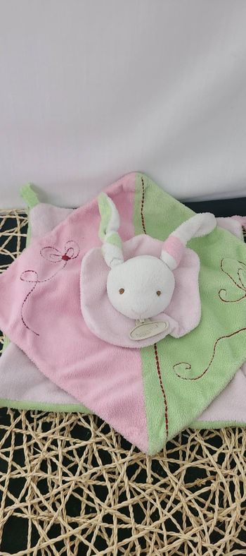 Baby'nat doudou collection noeud plat carré lapin rose vert blanc