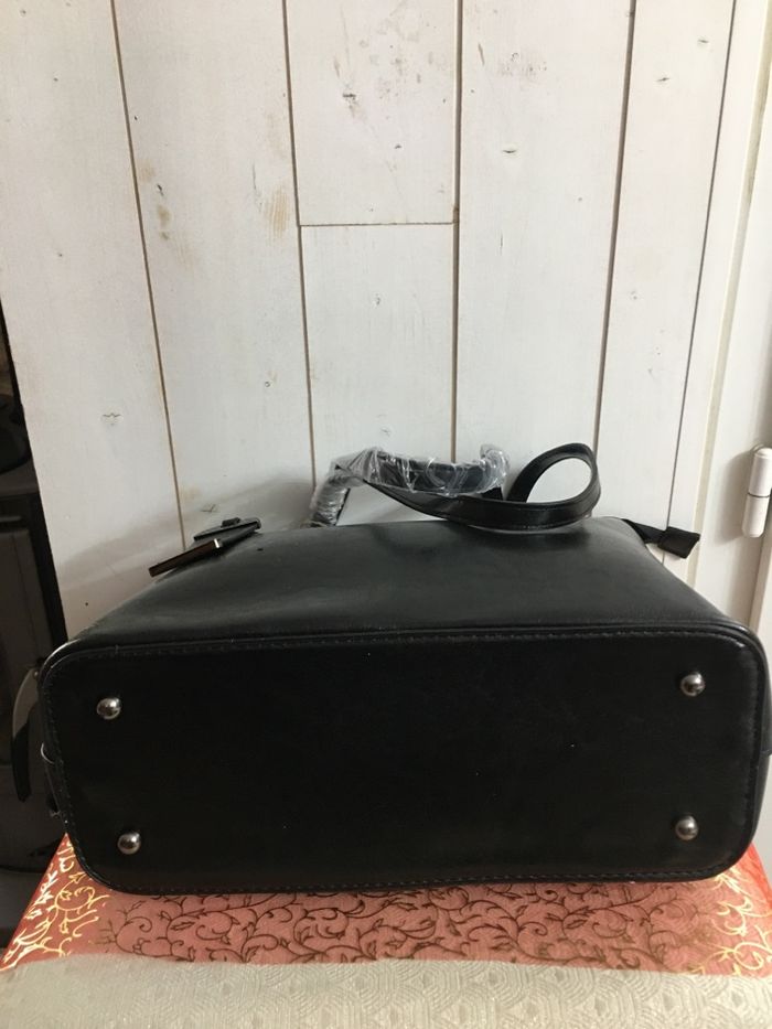 Super solde Magnifique grand sac cuir neuf lire description - photo numéro 3