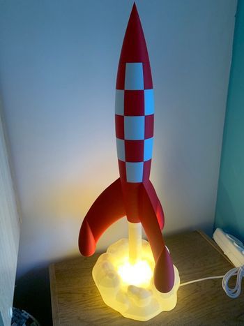 🚀 Fusée rouge et blanche lumineuse