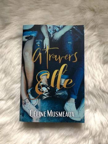 Livre "à travers elle"