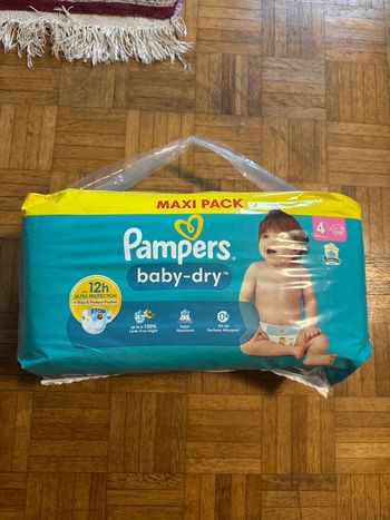 106 couches Pampers baby dry