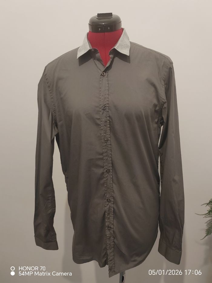 Chemise en lin col style python
