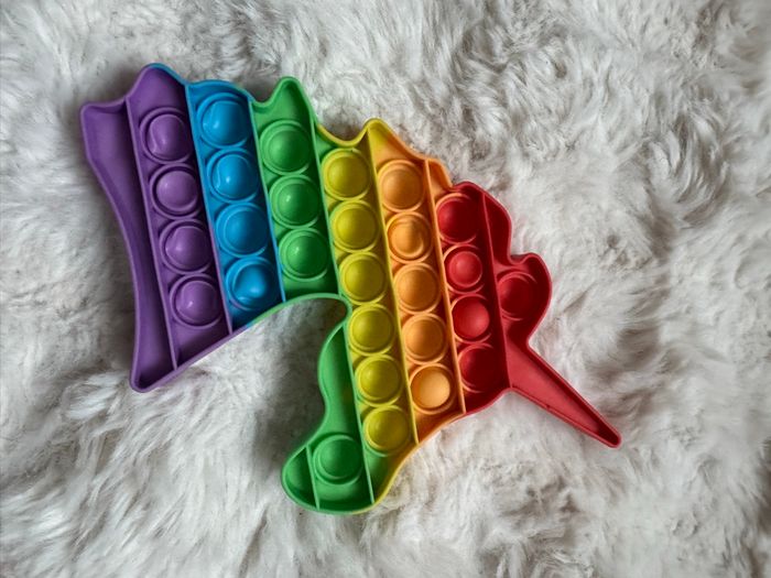 🪀 lot pop it - 2 sacs à mains petits+ une licorne + 1 pieuvre tournante - très bon état - photo numéro 7