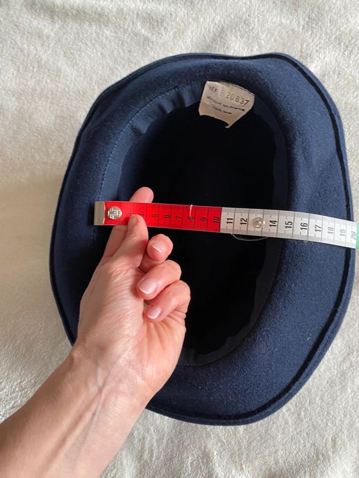 Chapeau femme en laine bleu marine - photo numéro 17