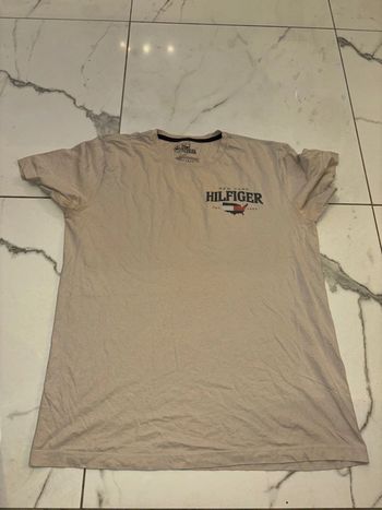 TEE shirt marque tommy hilfiger en très bon état taille L
