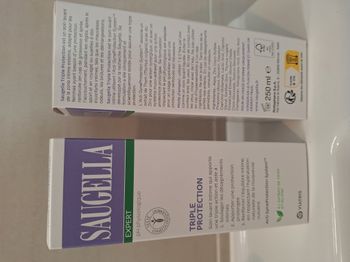 Lot de 2 bouteilles flacons Saugella Triple Protection