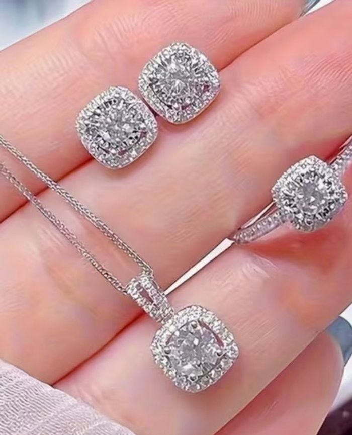 Parure 4 pièces argenté neuf