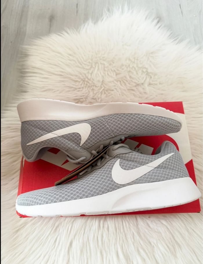 Baskets Nike Tanjun – Taille 44,5 – Gris clair/Blanc – Neuf avec étiquette - photo numéro 9