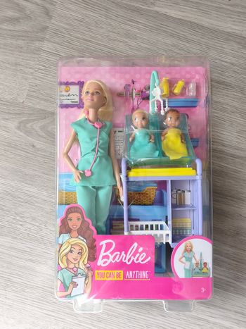 Barbie pédiatre 