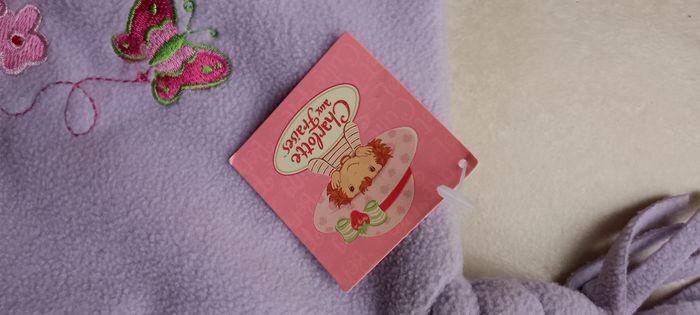 Joli lot de 2 bonnets 1 charlotte aux fraises neuf en polaire  et bonnet pompon en laine lipsy london. - photo numéro 7