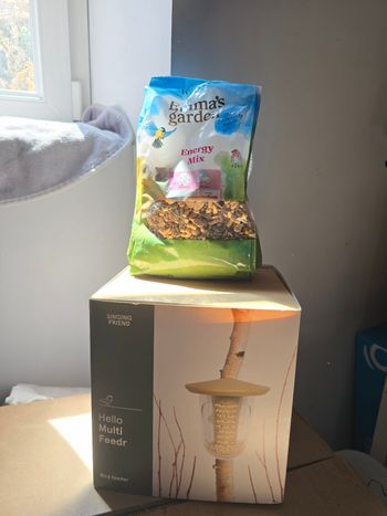 Vend lot abri mangeoir oiseaux+graines neuf