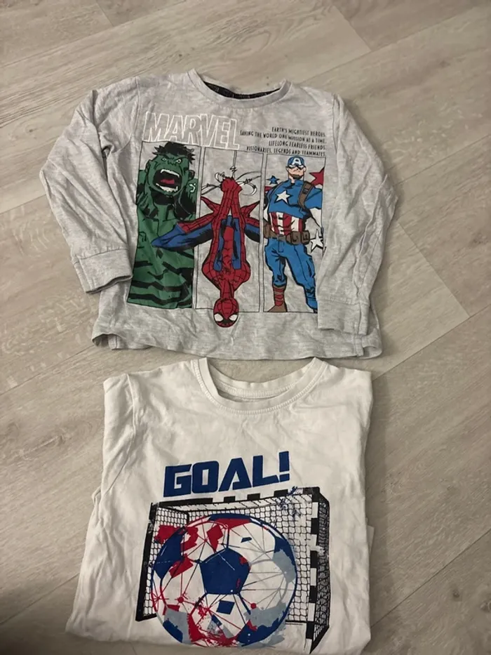 Lot de 2 hauts manches longues 5ans spiderman marvel avengers