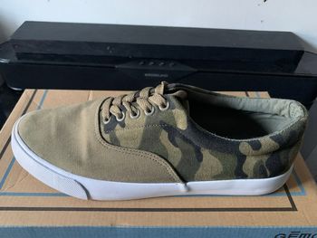 Baskets camouflage en très bon état