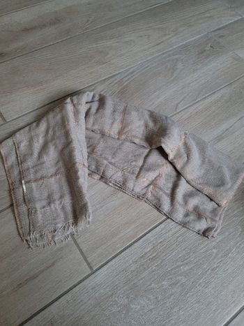 Écharpe beige
