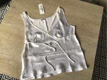 Top soie enuf avec etiquette