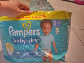 Couches pampers baby dry t5