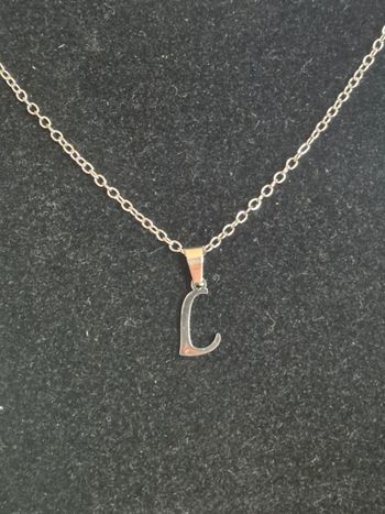 Jolie collier initiale L