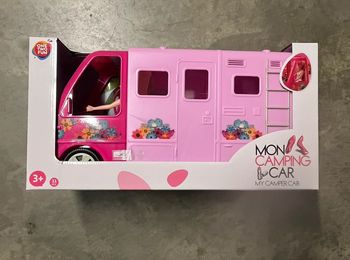 Mon camping car avec poupée et 11 accessoires.A partir de 3 ans