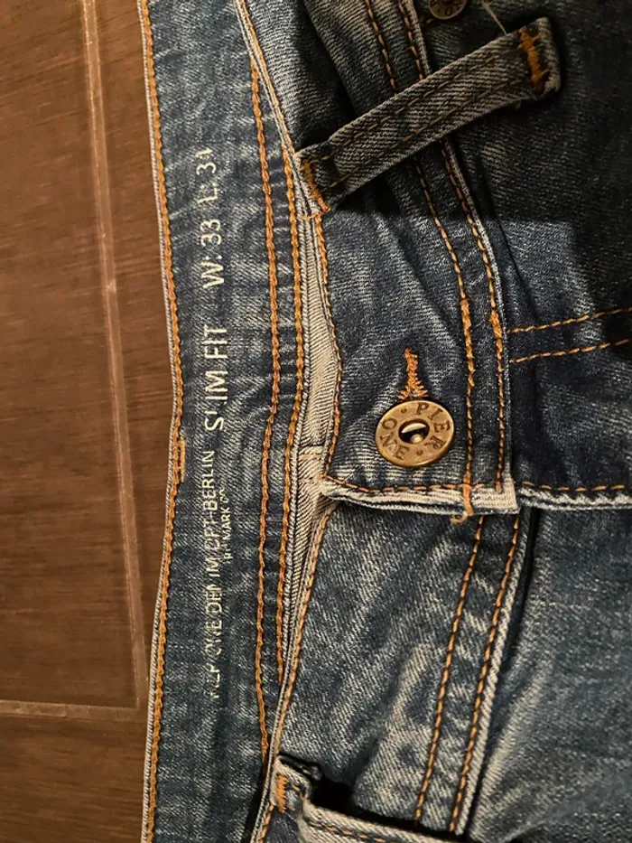 Jeans troué - photo numéro 3