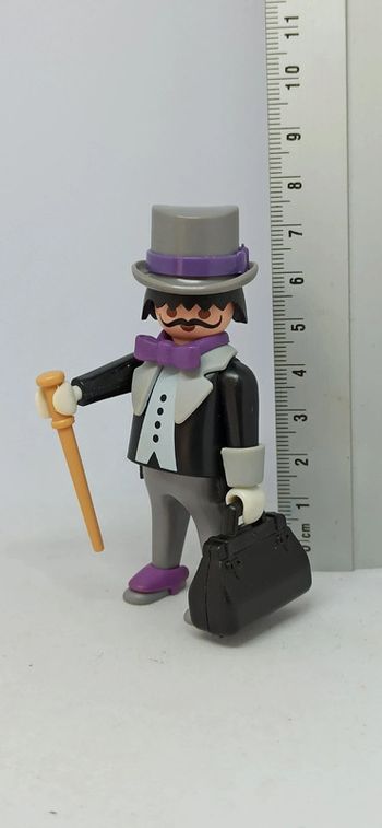 Homme belle époque avec haut de forme et noeud papillon violet playmobil