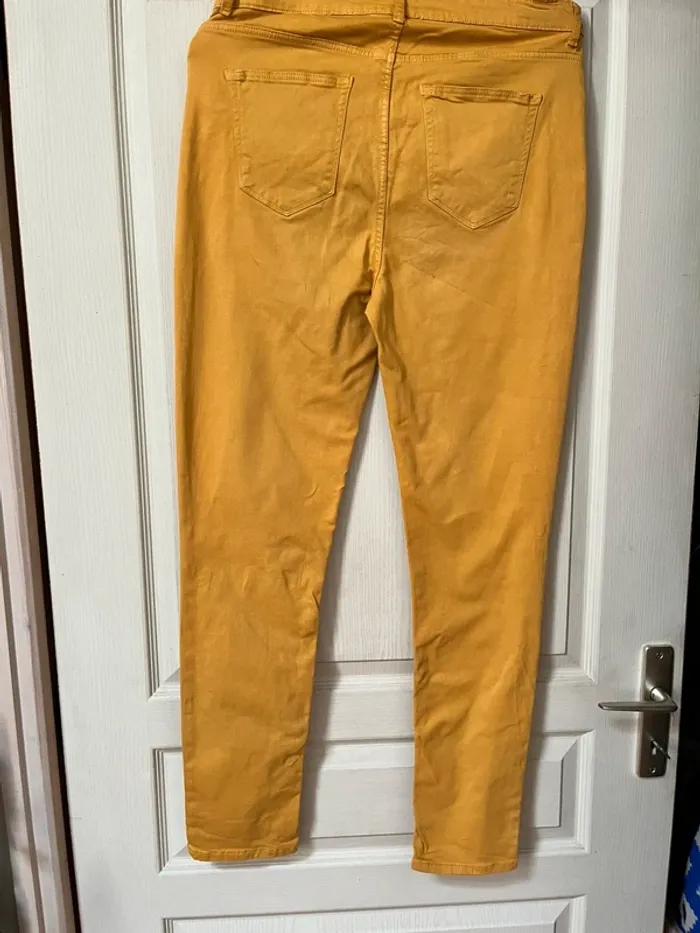 Pantalon moutarde de chez Kiabi -taille 42
