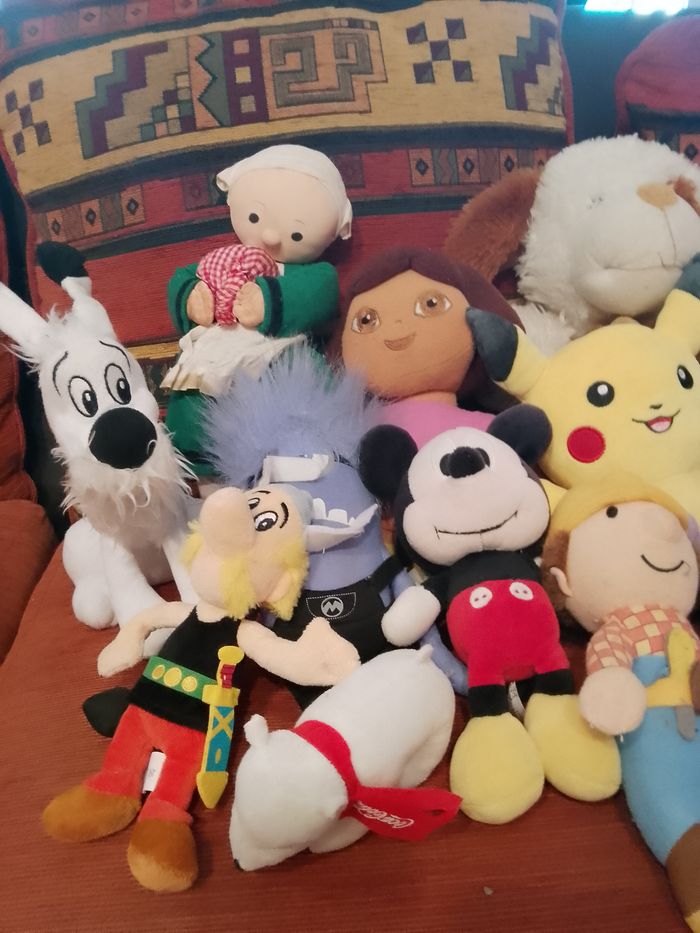 lot 19 peluches diverses 3 idefix asterix pokemon  mickey mario bros ect - photo numéro 3