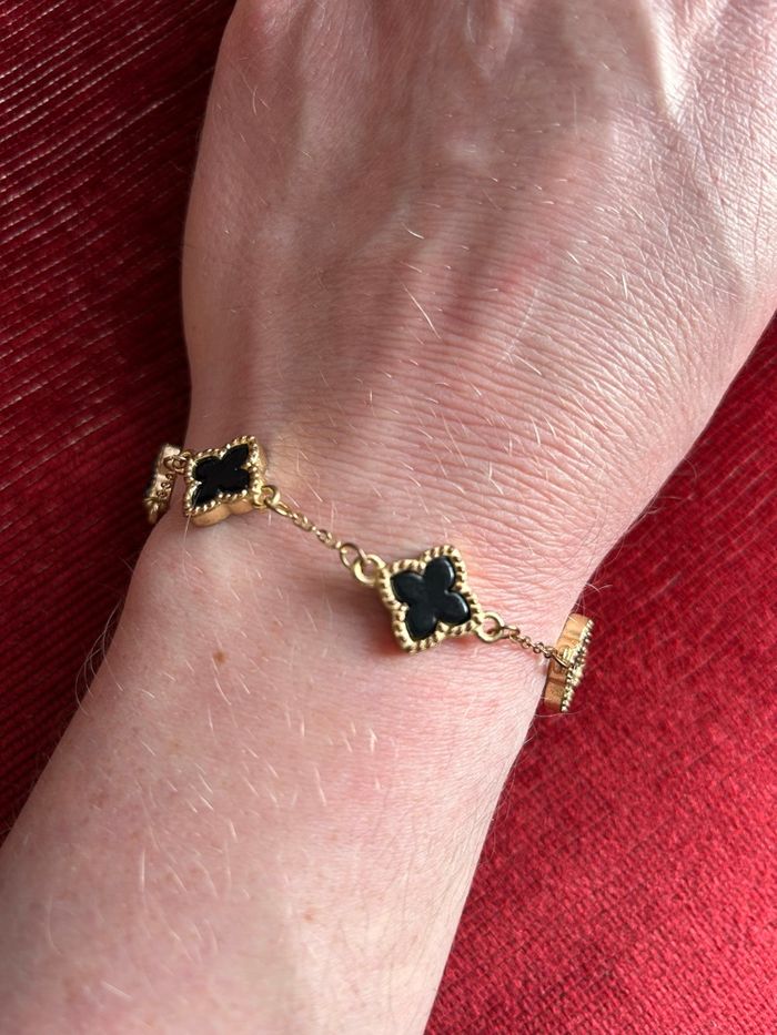 ✨ Bracelet Style Trèfle "Alhambra" – Noir & Doré ✨