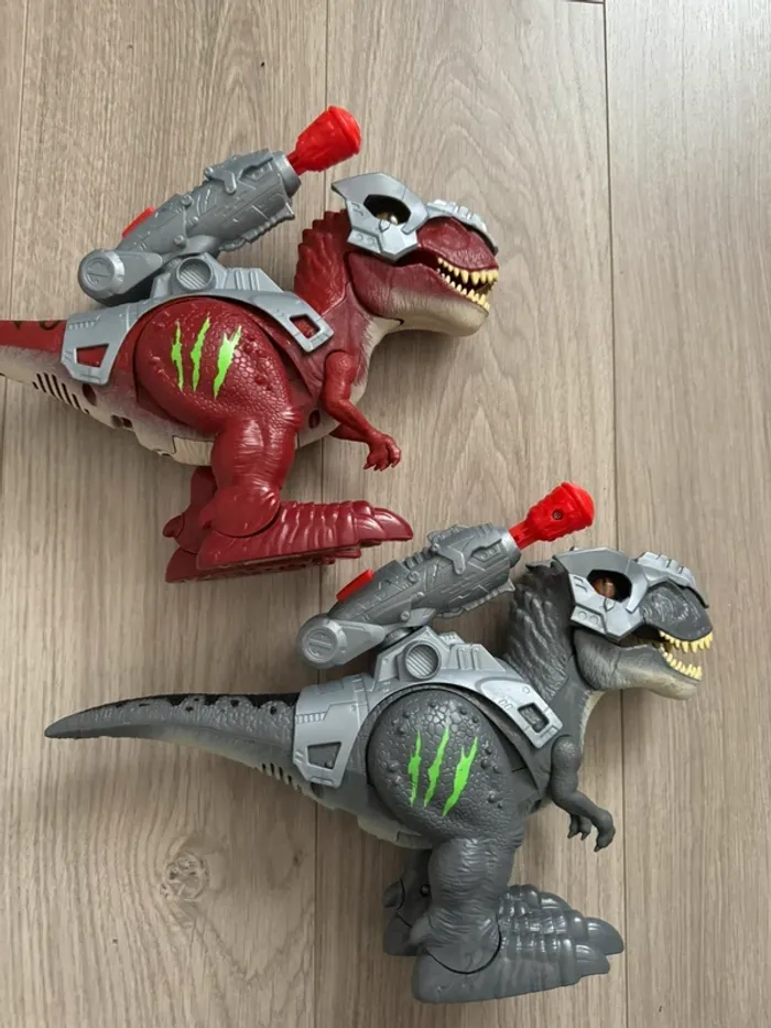 2 dinosaures combat - photo numéro 2