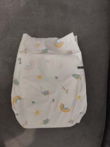 2 paquets en tous 55 couches taille 1  2kg a 4kg marque: la marque en moins.