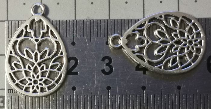 2 pendentifs "goutte" ajouré motif lotus, cœur... - photo numéro 4