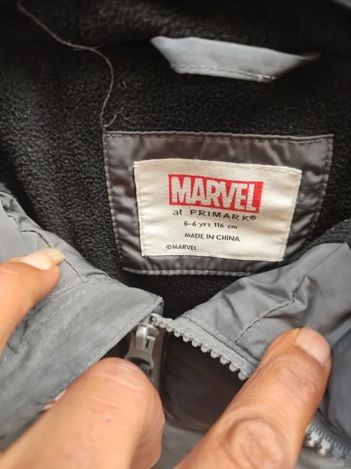 Veste 5 à 6 ans marque marvel - photo numéro 11