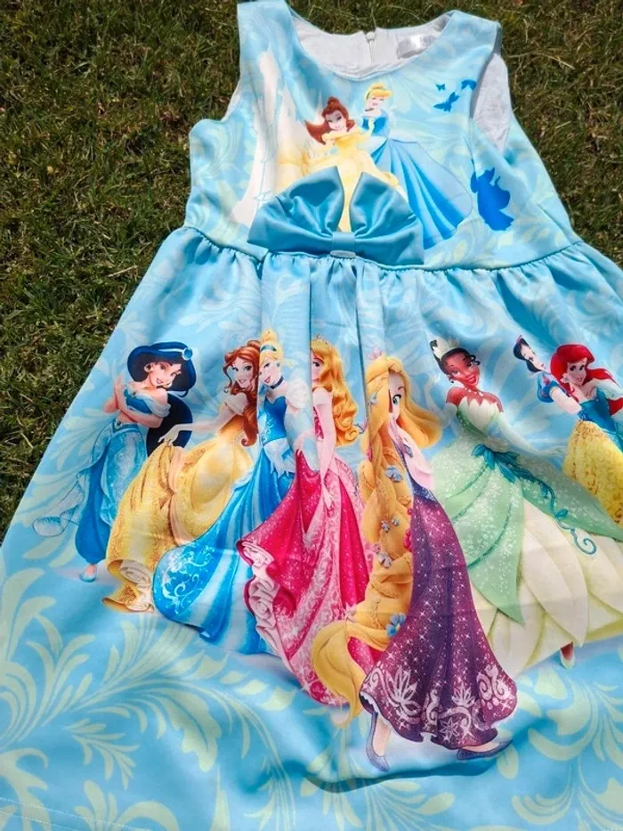 Robe princesse disney taille 140 cm - photo numéro 3