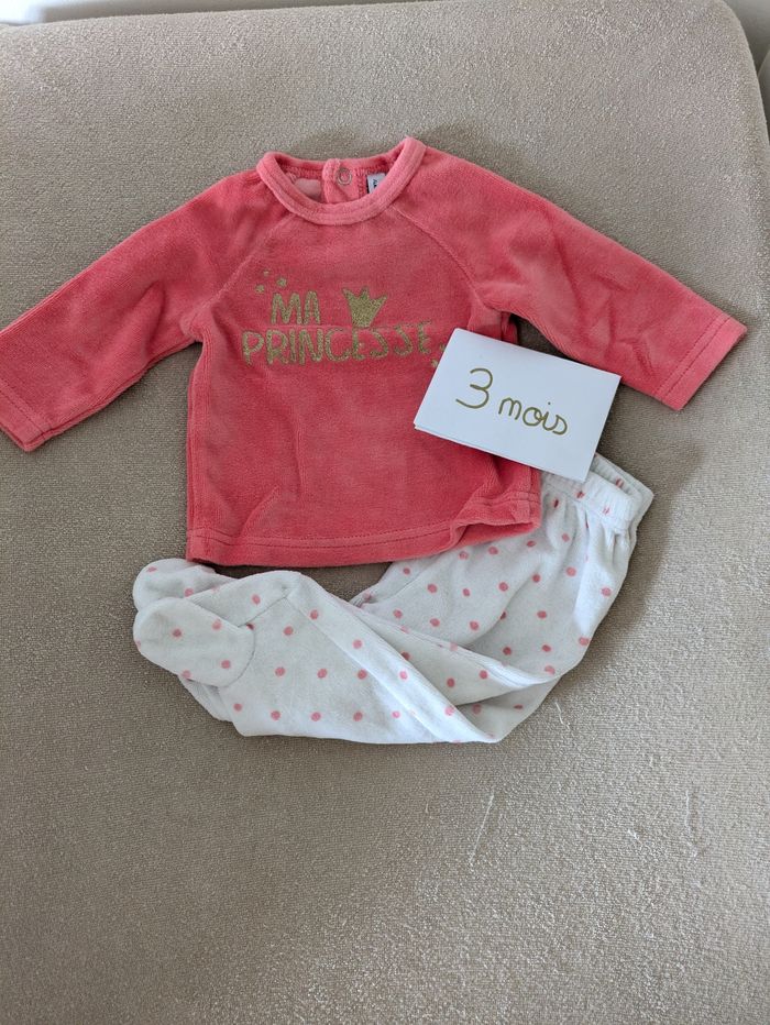 2 Pyjamas velours - photo numéro 2