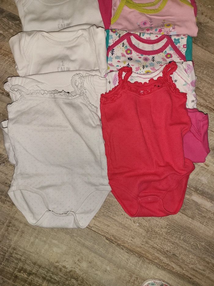 Lot 13 bodies manches courtes/fines bretelles bébé fille 18 mois dont 3 offerts très bon état - photo numéro 2