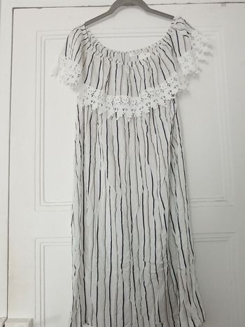 Robe col rond frou frou
