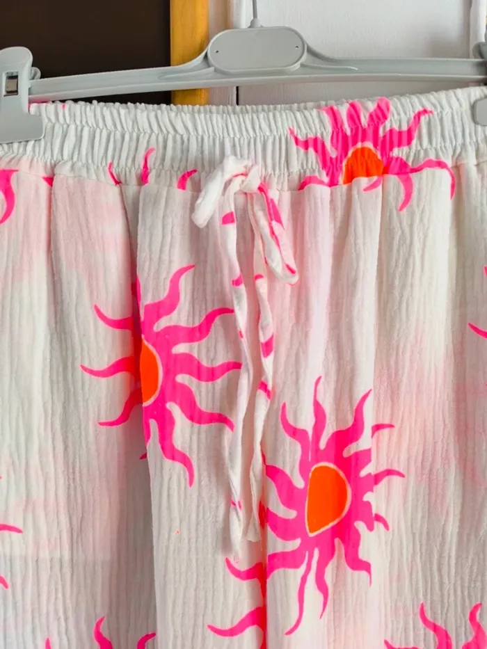 Pantalon blanc et fushia gaz de coton imprimé soleil TU 36 à 42 - photo numéro 4