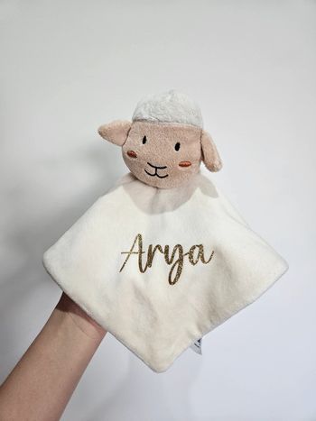 Doudou mouchoir personnalisable avec le prénom de votre enfant.