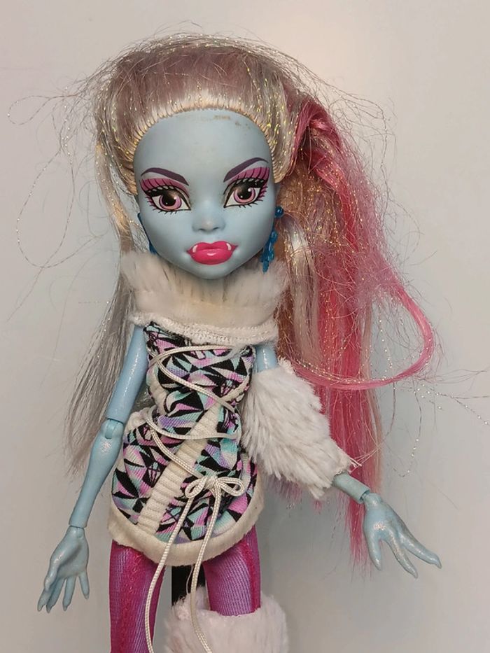 Poupée Monster High Abbey Bominable First édition avec sa figurine - photo numéro 4