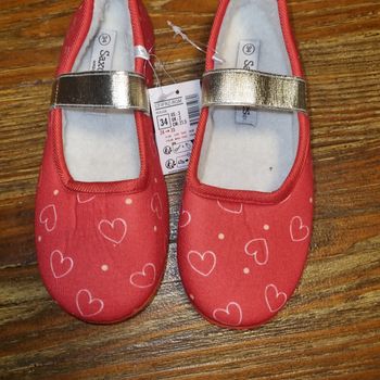 superbes chaussons fille taille 34 🎁 neuf 🎁 également dispo en taille 35